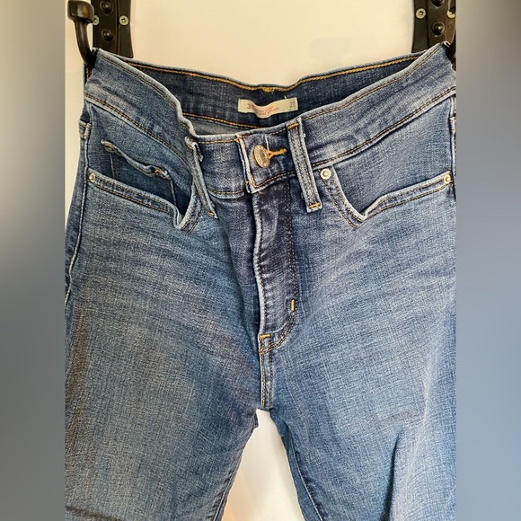 Levi’s Shaping Skinny Jeans - Picture 2 of 5